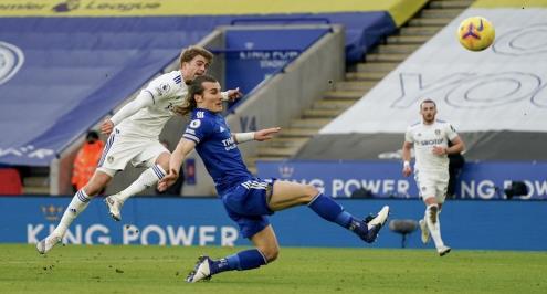 ليدز يضرب ليستر بثلاثية ويحرمه من التقدم للوصافة